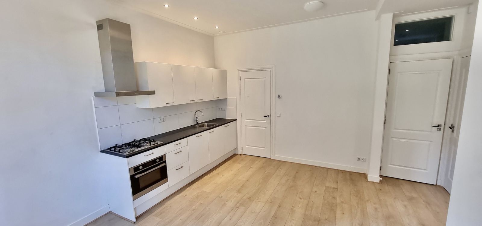 Nicolaas Beetsstraat,Netherlands 1053RM,1 Bedroom Bedrooms,1 BathroomBathrooms,Apartment,Nicolaas Beetsstraat,1454